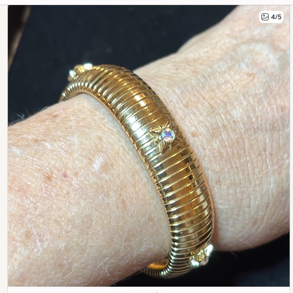Kirks Folly Large Gold Stretch Flexible Bracelet with Star Burst Accents. 🌹